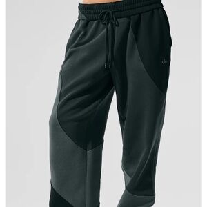 ALO Yoga Make Waves Charcoal Green